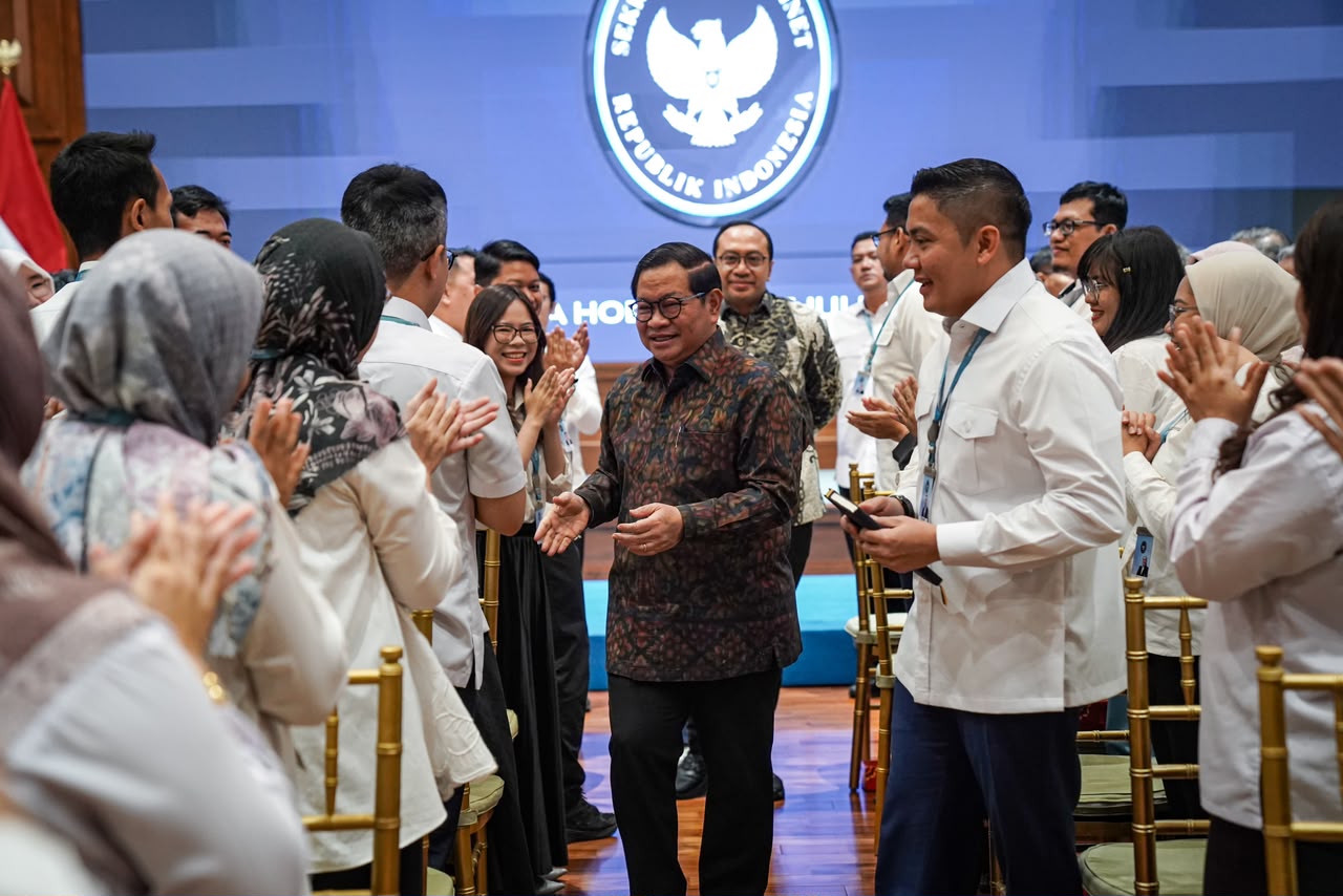 Momen Haru, Seskab Teddy Bikin Gubernur Pramono Menitikkan Air Mata